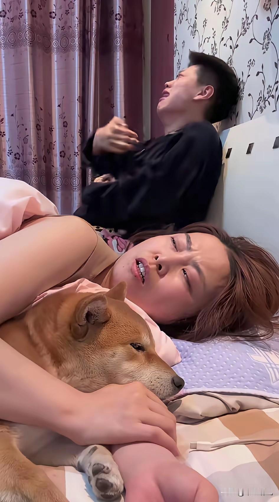 以前有人说喜欢打麻将的女人不能要，现在有人说喜欢狗狗的女人不能要，看到这女人我信
