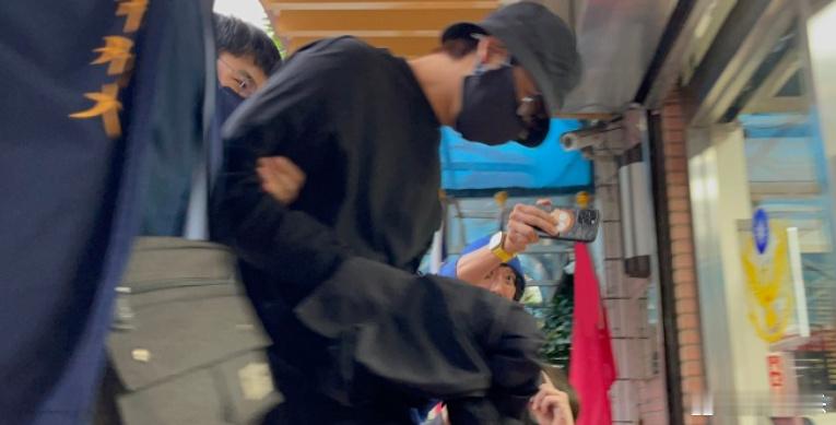 陈柏霖已承认逃兵役据台媒，陈柏霖稍早笔录时认罪，承认花10万台币（约2.3万人民