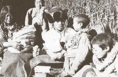 1965年，毛主席听卫生部的工作会议时，越听脸色越难看，最后竟然忍不住地怒斥道：