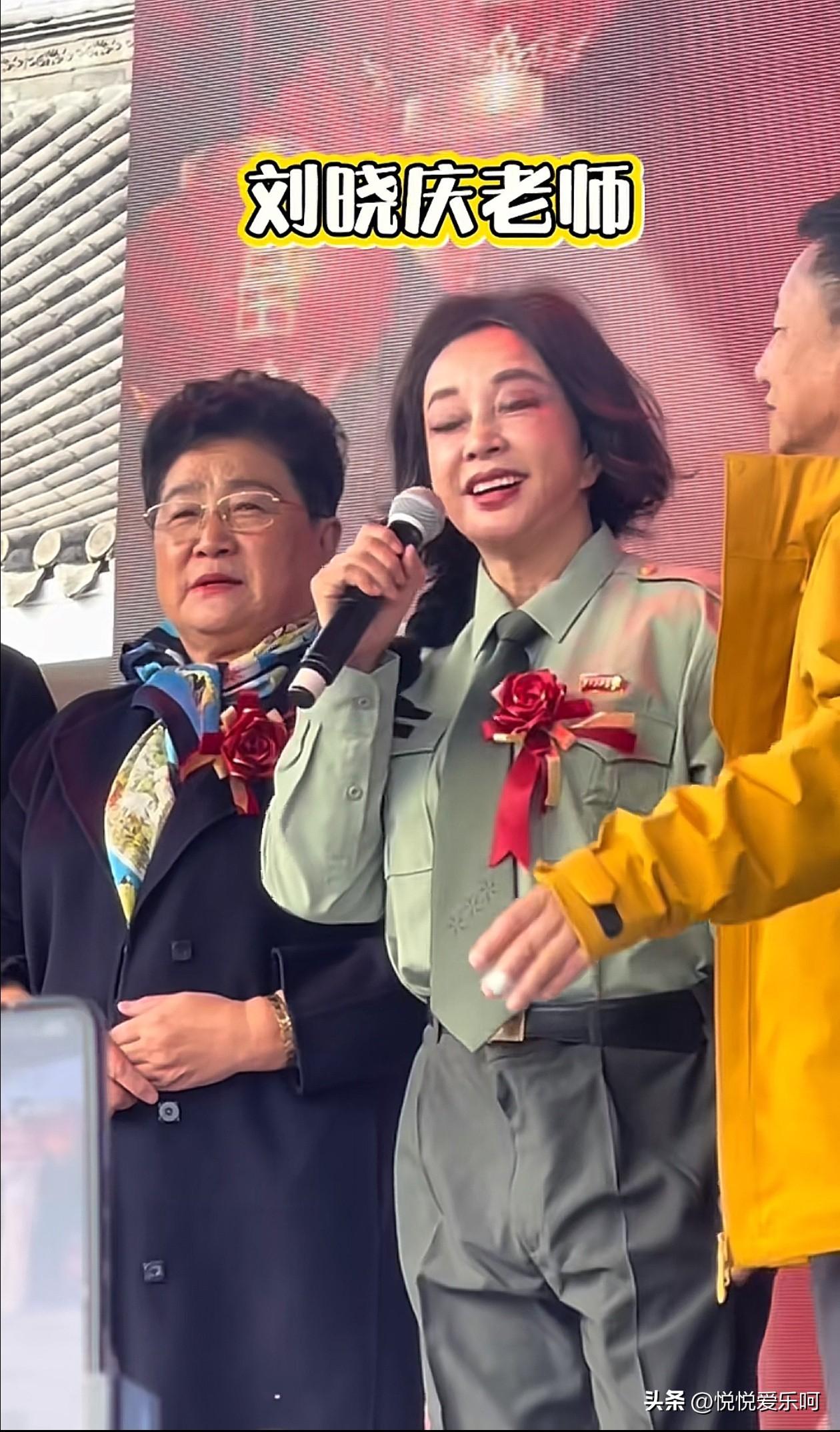 七十多岁的刘晓庆，颜值是否显年轻早已不是重点。

真正值得敬佩的，是她那份不认命