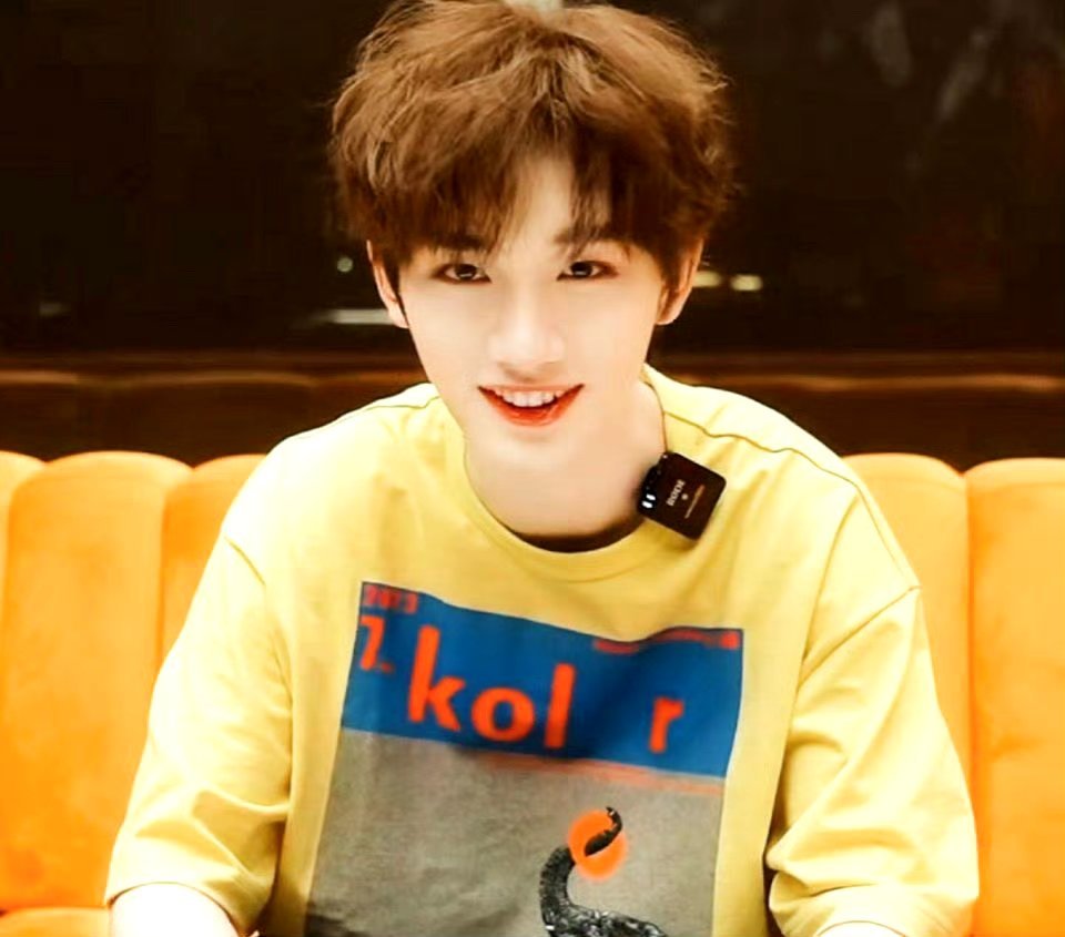 #内娱甜水系天花板#丁程鑫这么甜的大帅哥，谁能不爱呀，少年气息满满，非常爱笑，每