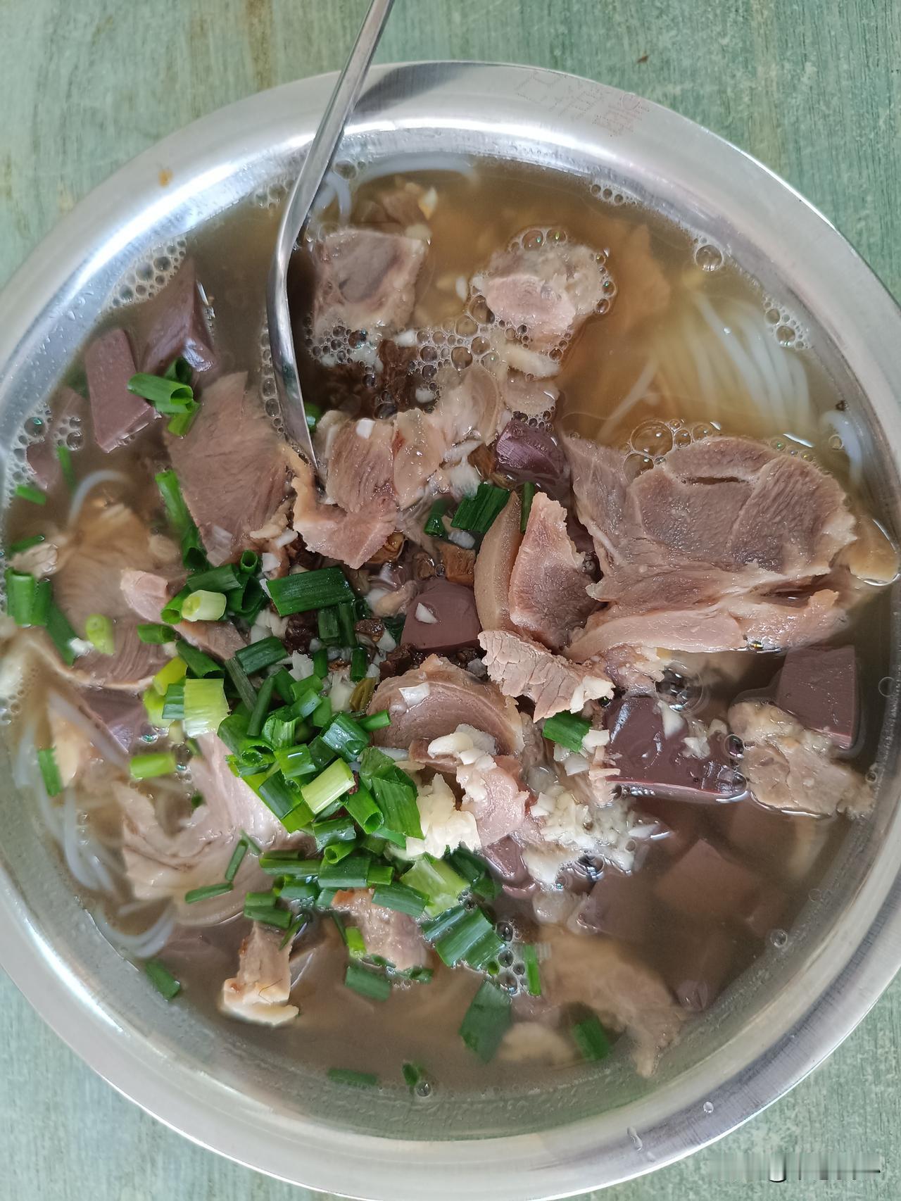 你问我答秋冬季是羊肉进补的好时机，应该怎么吃羊肉（包括羊血、羊皮等等），熬粥、煮