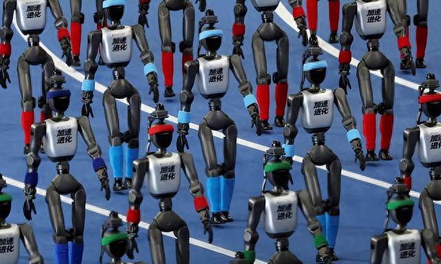路透社：中国的人形机器人跑得比人类快，但它们能插上电线吗？
