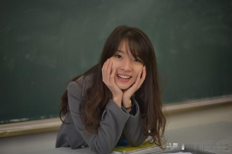 教育反思录（1150）

一个好老师

不是课讲得好

而是人好

其次才是课讲