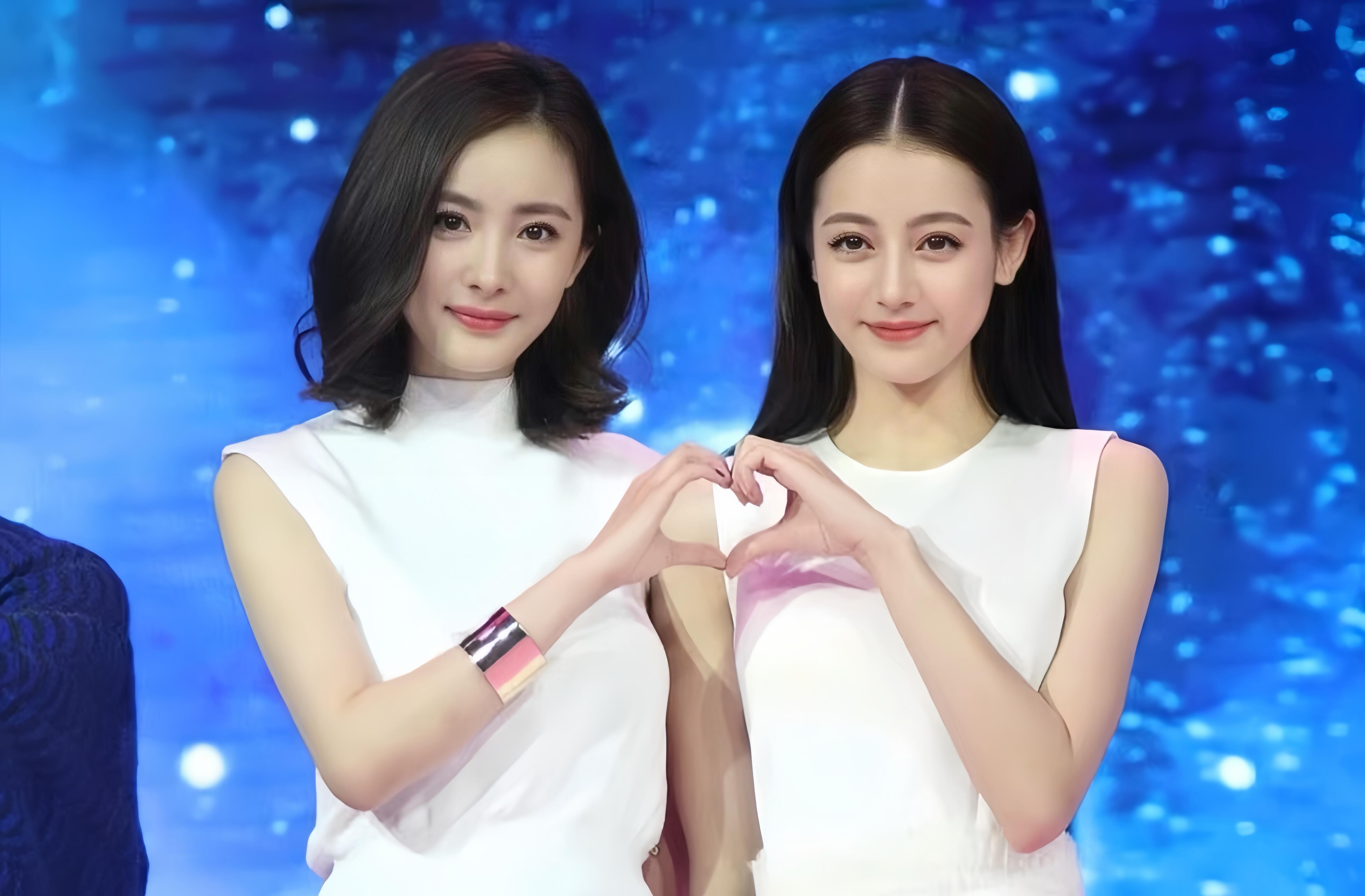 杨幂又cue迪丽热巴了真的好久没有看到两位同框了[泪]什么时候同框让我们养养眼 