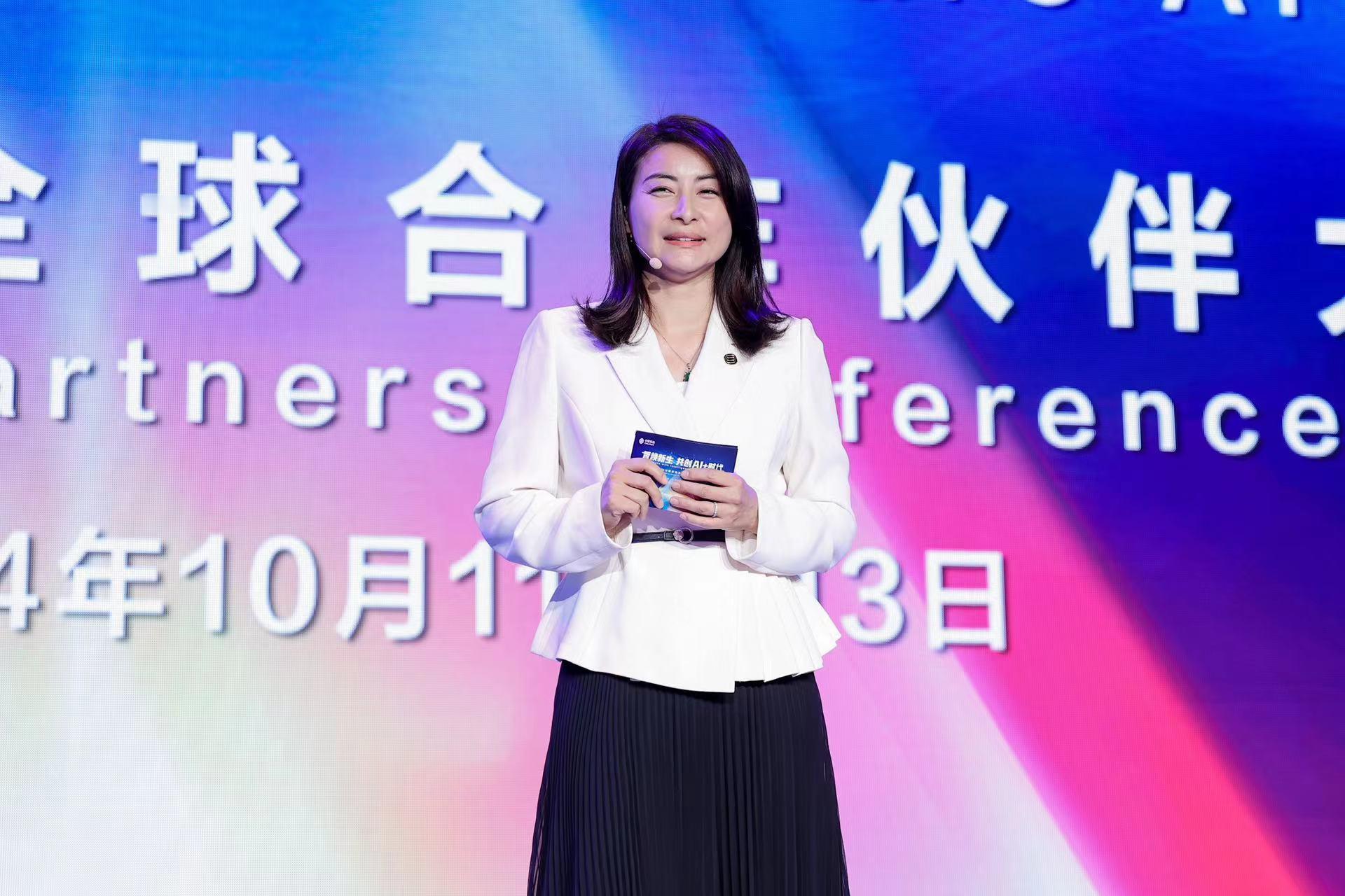 #中国人的爱家情结# 在外奔波，我们是不懈追梦的旅人，穿梭于钢筋水泥间，不停追寻