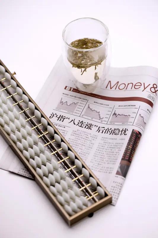 去年年底接触理财，基金，股票。今年好好研究一下，往后的日子要学会理财，让下半辈子