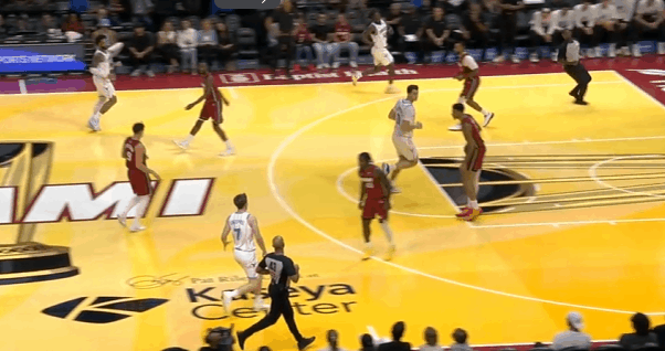 新秀观察：克尼普尔爆砍30分，连续3场20+黄蜂第4顺位新秀克尼普尔今天砍下30