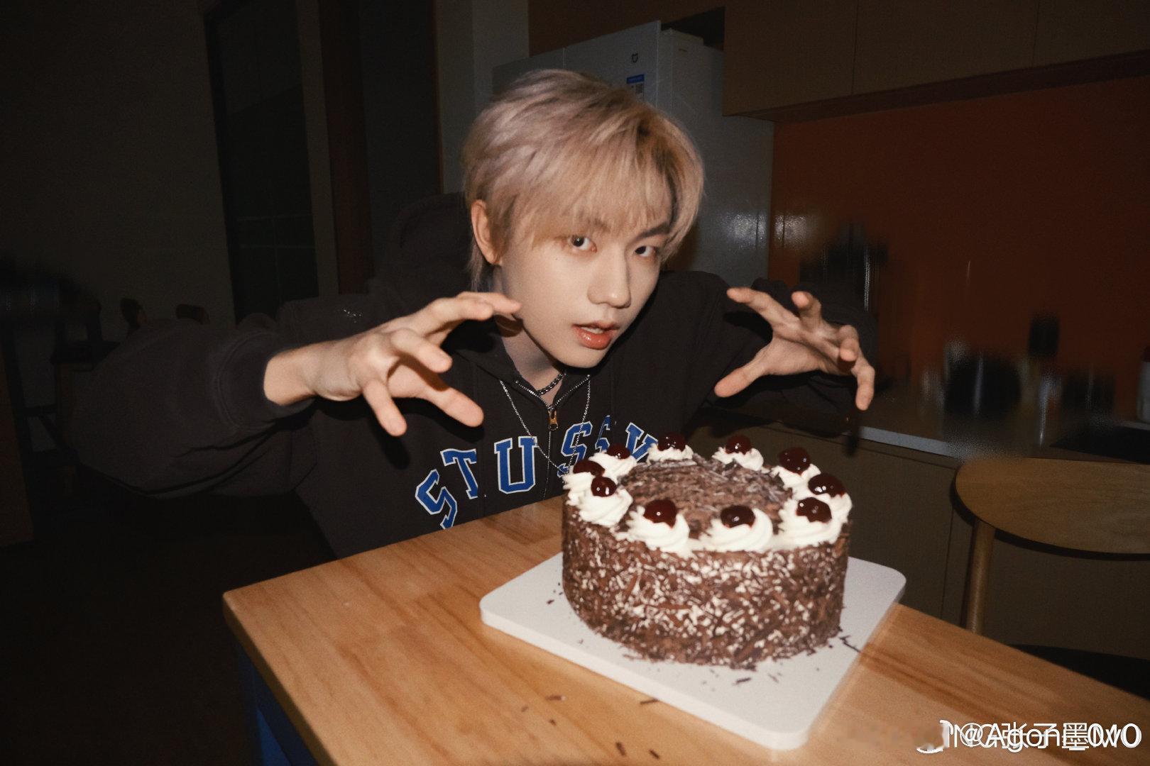 张子墨 平安夜快乐 大家都吃苹果了吗好事多墨