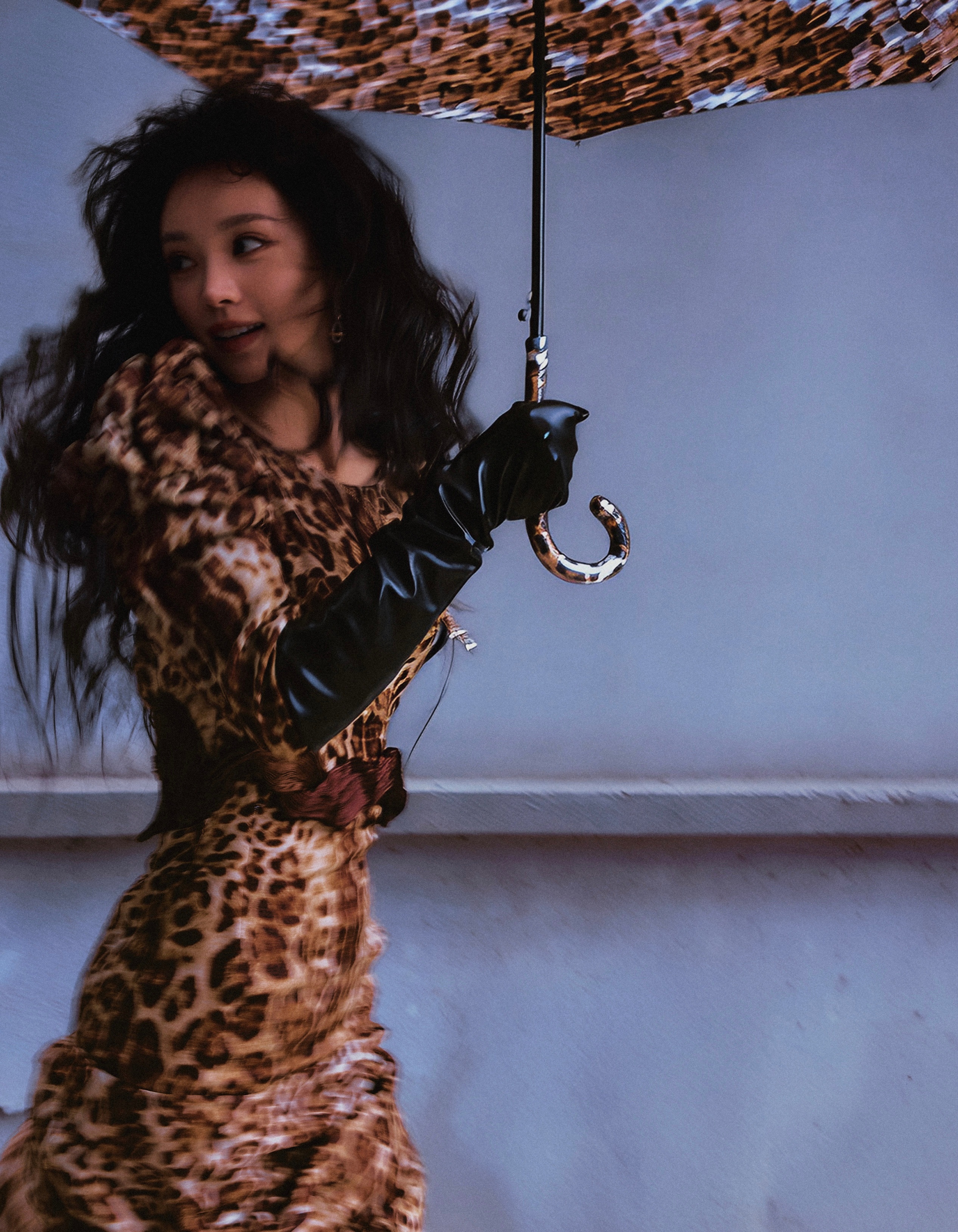 田曦薇今日出席爱奇艺尖叫之夜造型图集，带来Ronald Van Der Kemp