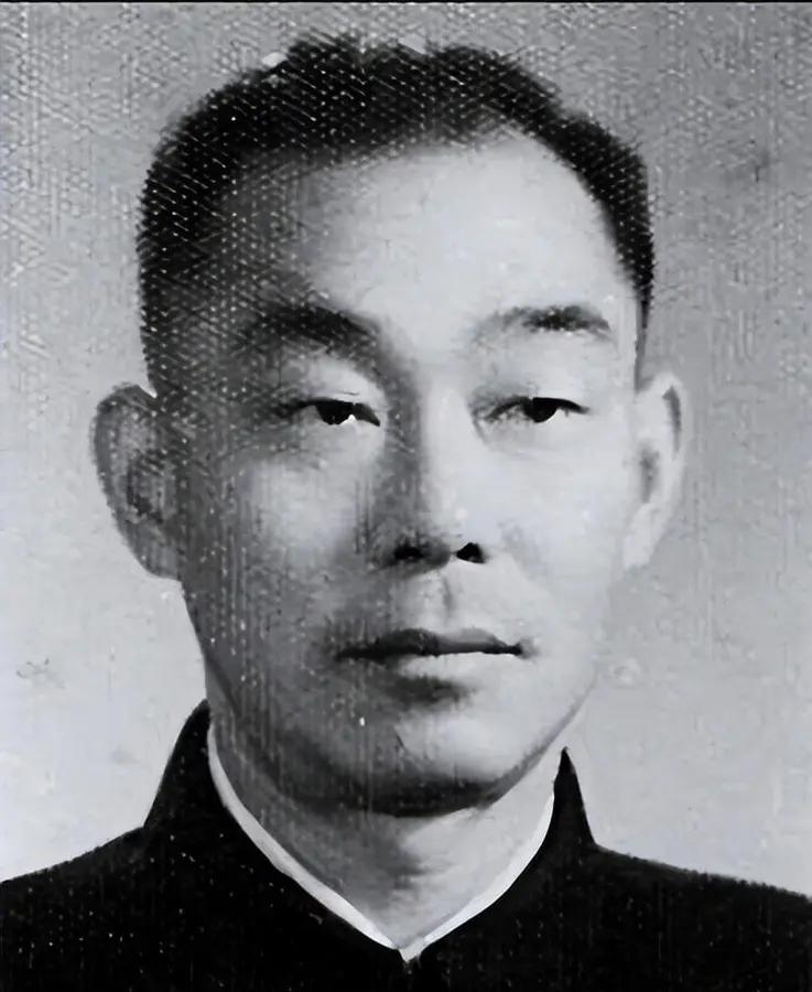 上海解放初期局势复杂，陈毅治理遇难题，陈赓举荐能人扭转乱象
 
1949年5月，