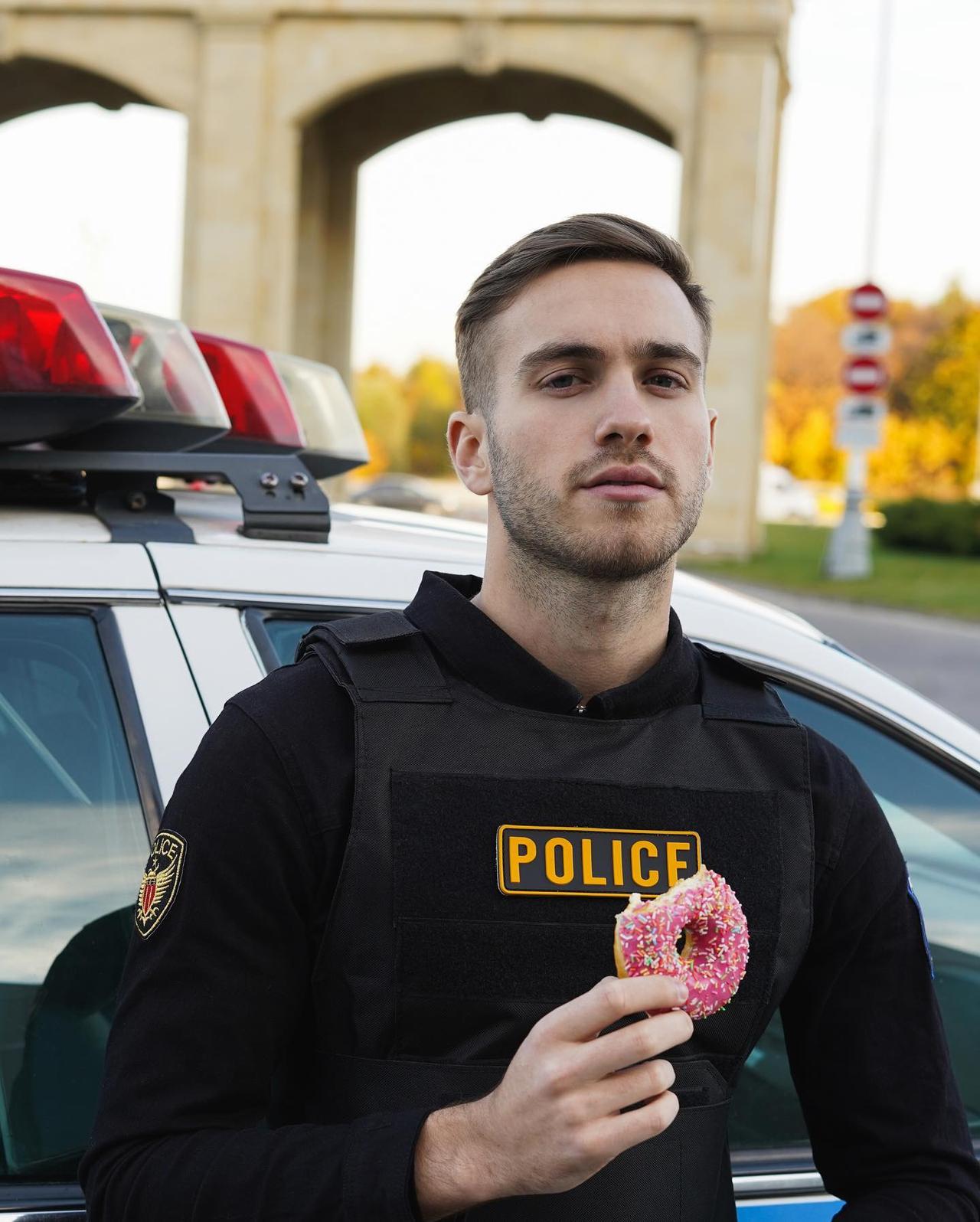 Александр Поверин 长得帅，我给他打满分。
其实我一直都觉得俄罗