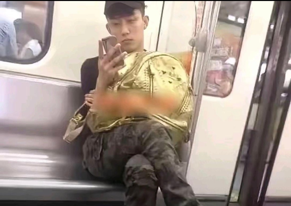 黄景瑜刚出道的时候 面相能看出来不一样呢 