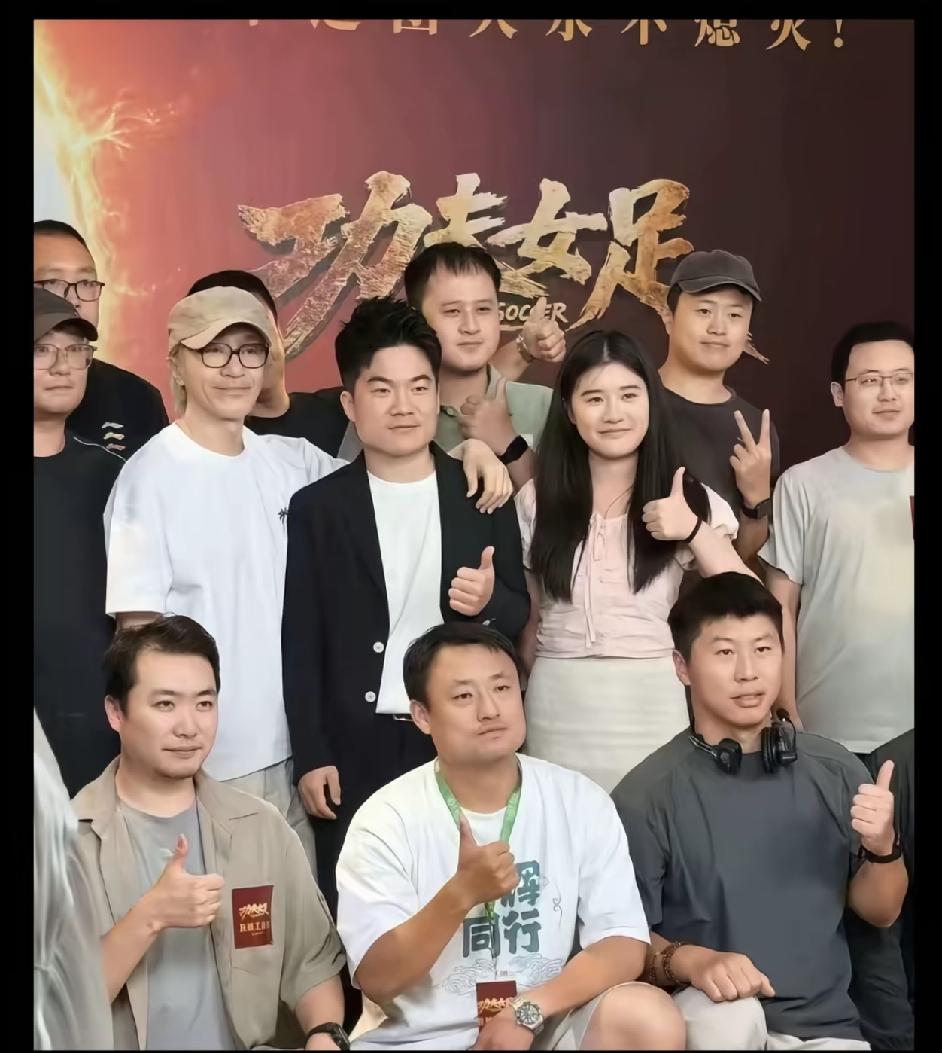 董宇辉访谈周星驰又陷入巨大的舆论风波，某些吹毛求疵，别有用心的自媒体抓住董宇辉自