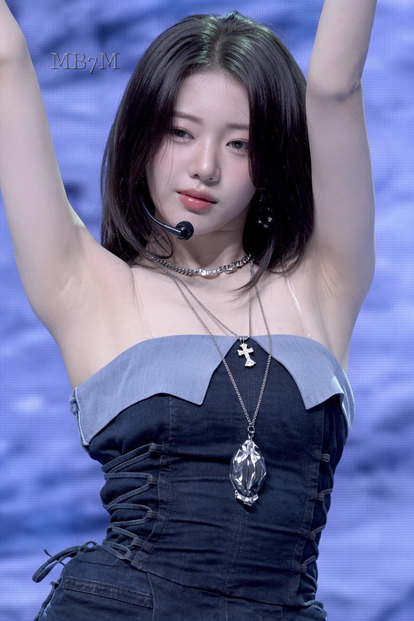 这张脸这么美 完全疯了.. 