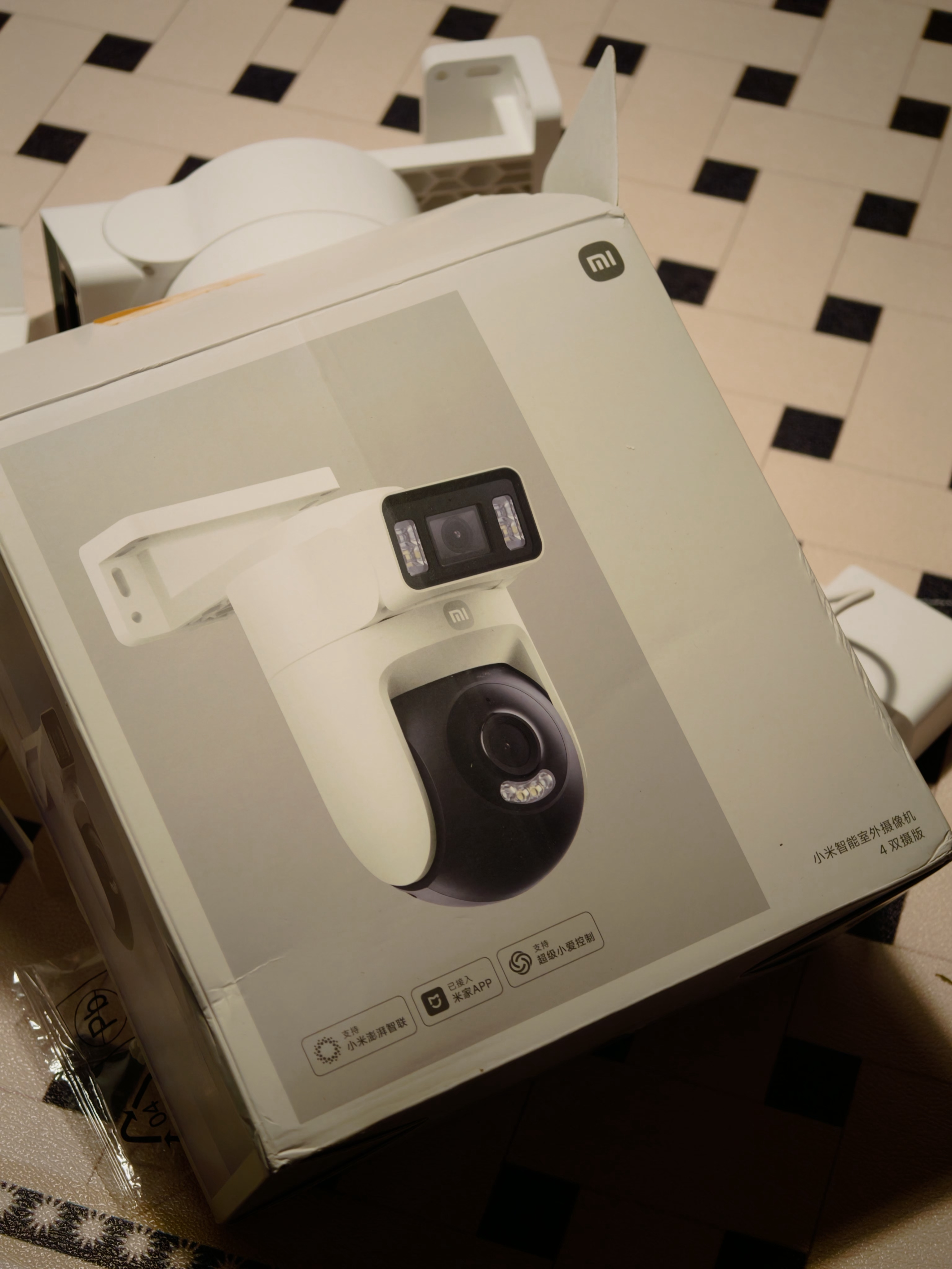 家里每天下午夕阳特别好看。买了个米家双摄像头的监控。准备挂在阳台，远程看风景