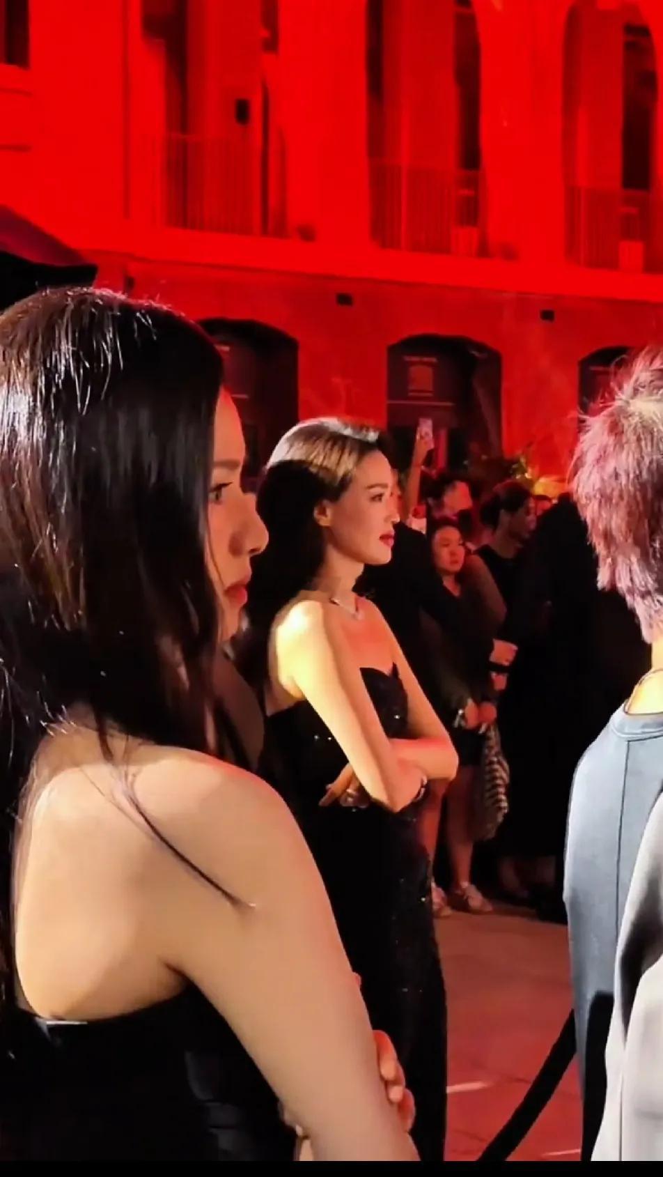 张婧仪的这个侧颜是完全可以和舒淇抗衡的，终于get到相得益彰，互为衬托的美才是最