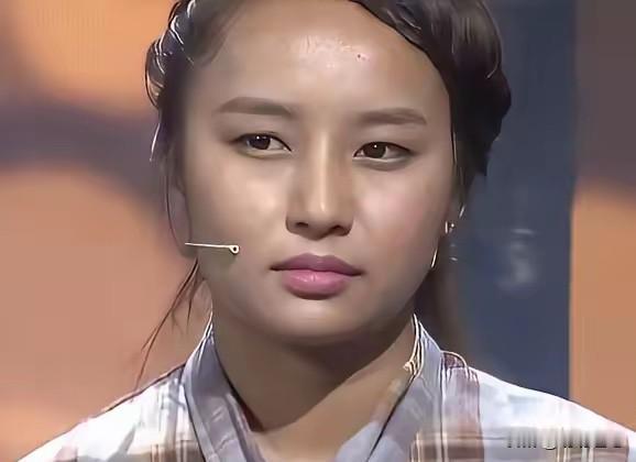 西藏女孩出生六个月，父母离异，把她丢给姑姑。2007年，姑姑实在养不起，把十岁的