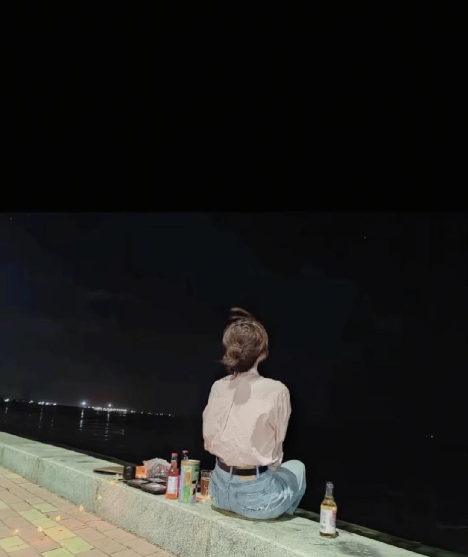 我算不算别人口中的恋爱脑。38岁的我，已婚，是两个孩子的母亲，日子被柴米油盐、琐