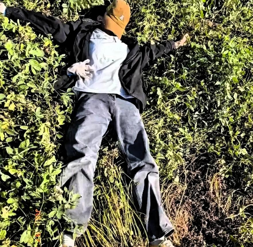 高考落幕，河南周口一名十八岁男生估分仅380分，自觉难以升学，唯恐让父母失望，便
