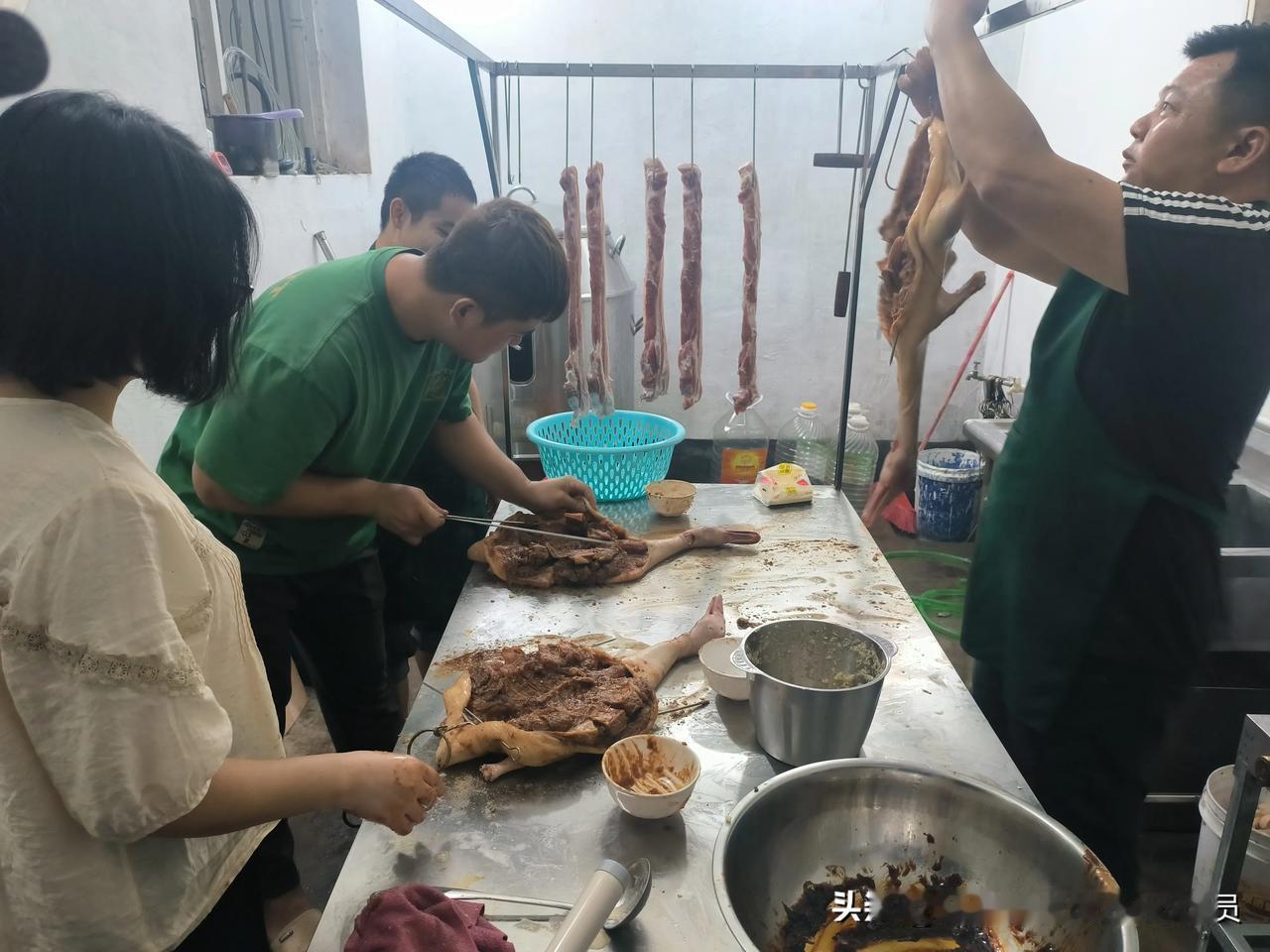 看千边不如动手操作一遍
资深师傅手把手教学
​全程跟进一起制作
教学过程之中会讲