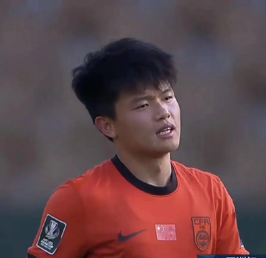 加时赛上半段，双方还是0-0踢平。
中国年轻小伙子，咬牙坚持，创造奇迹！胜利在前