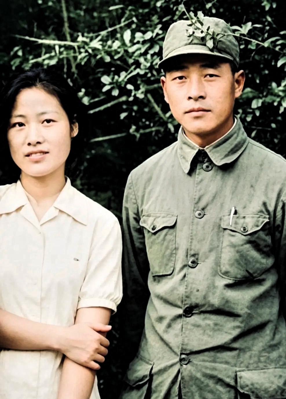 这张照片拍摄于1941年，地点的话位于淮北抗日根据地，这是新四军第四师的师长彭雪