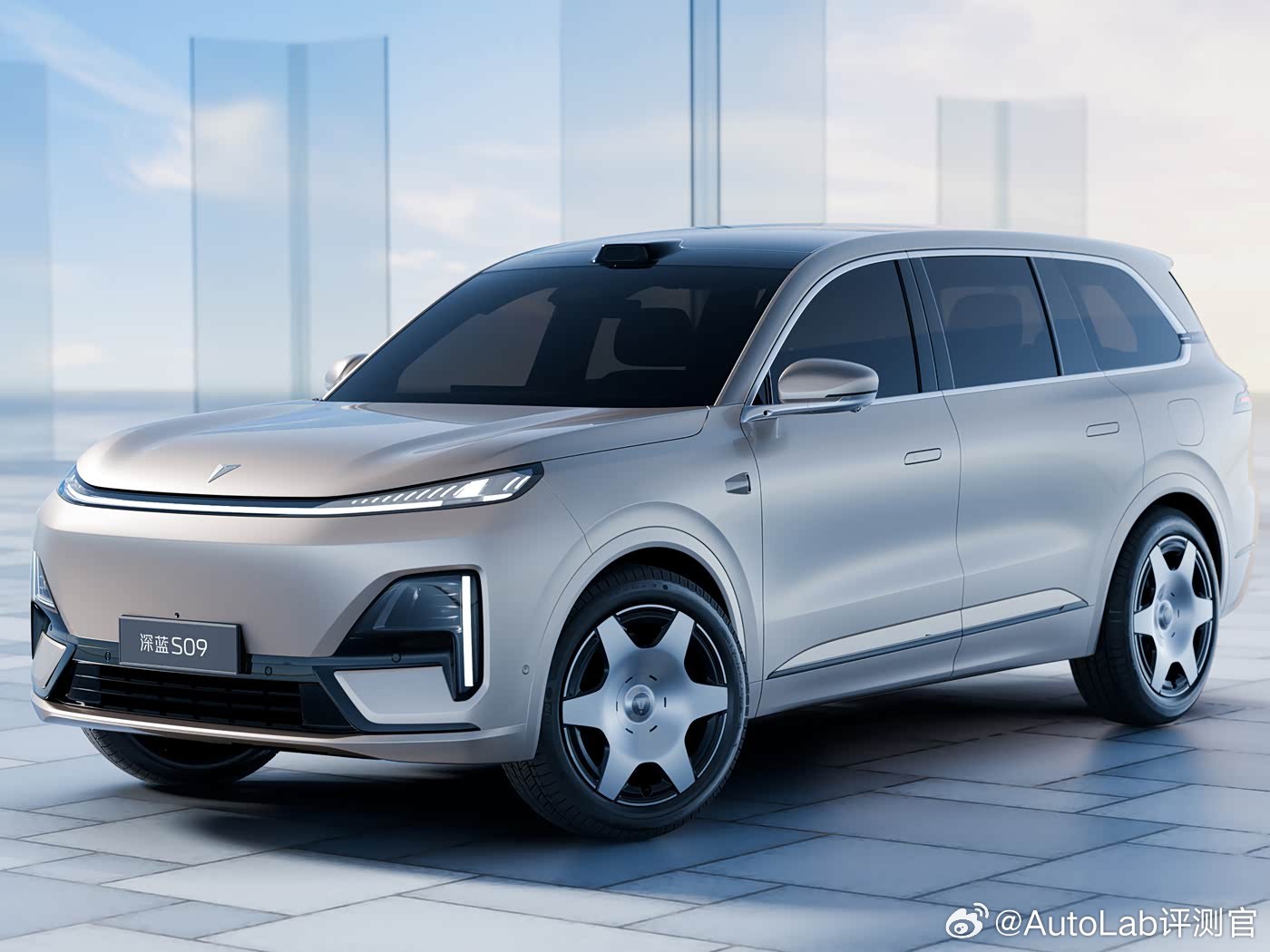 追觅汽车的操作真是越来越魔幻了，先是致敬了一波库里南、布加迪，现在又一口气推出了