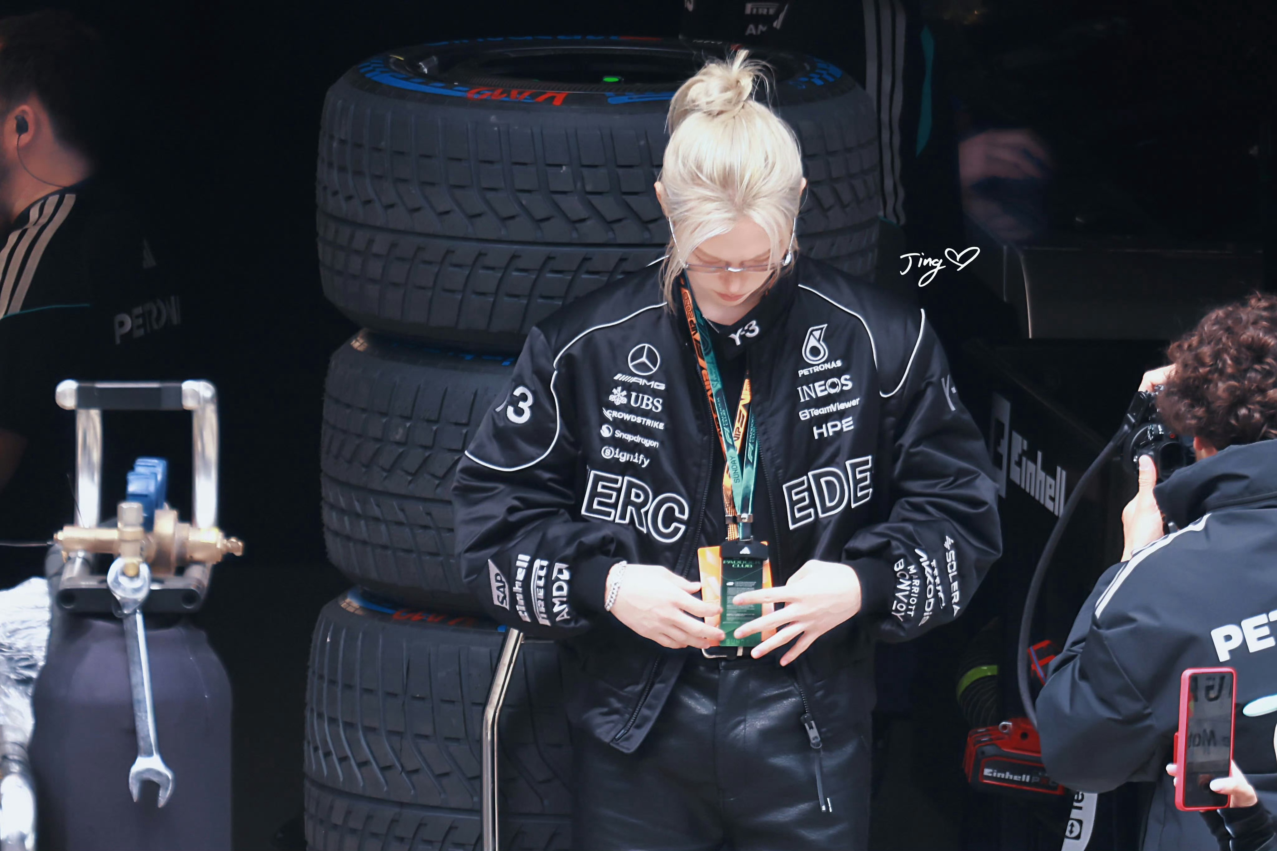 李龙馥作为特邀嘉宾出席F1中国大奖赛上海站活动，帅之美之