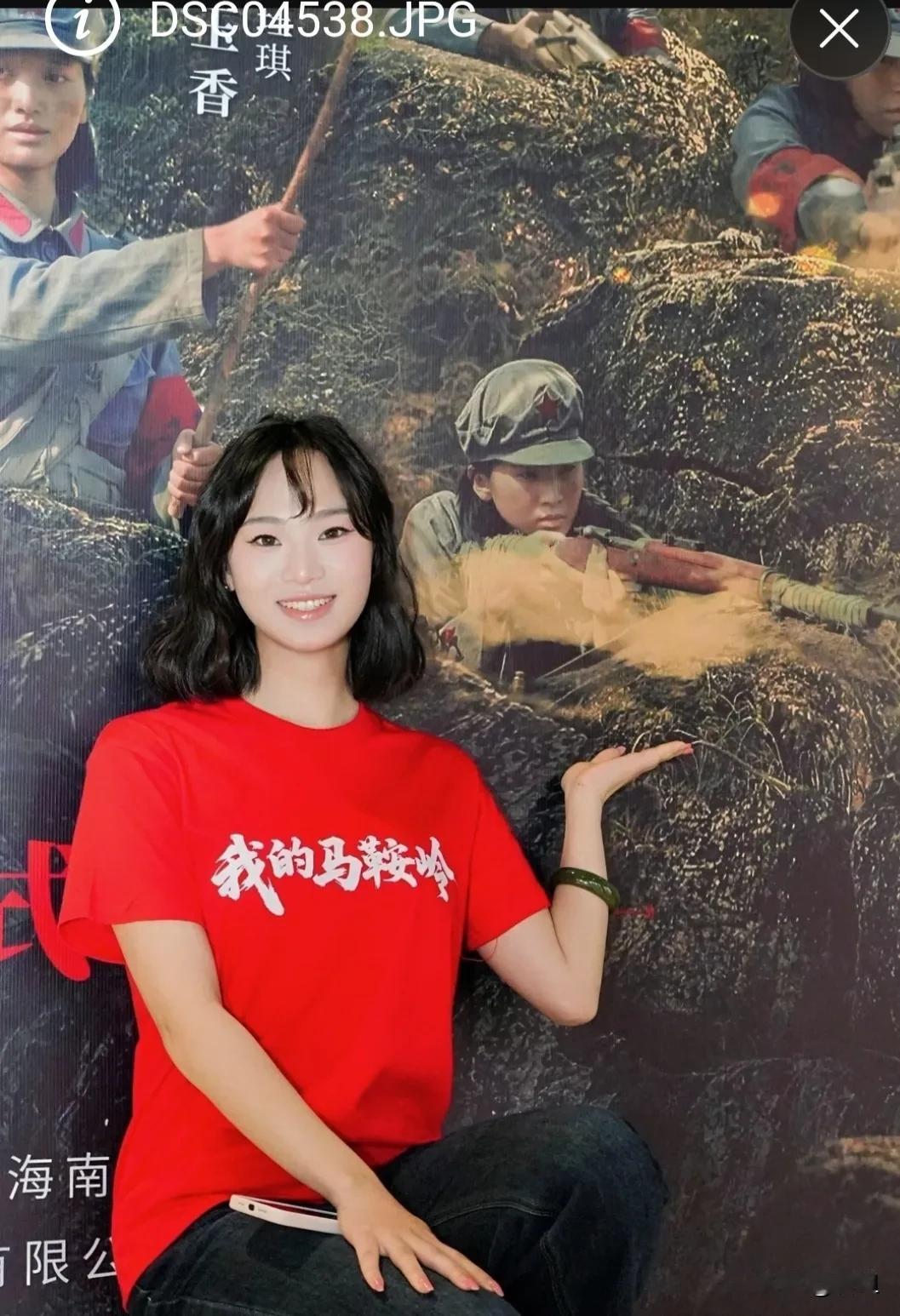 刚看完《我的马鞍岭》，坐在影院里愣了好久。

说实话，一开始觉得这老头真犟。儿女