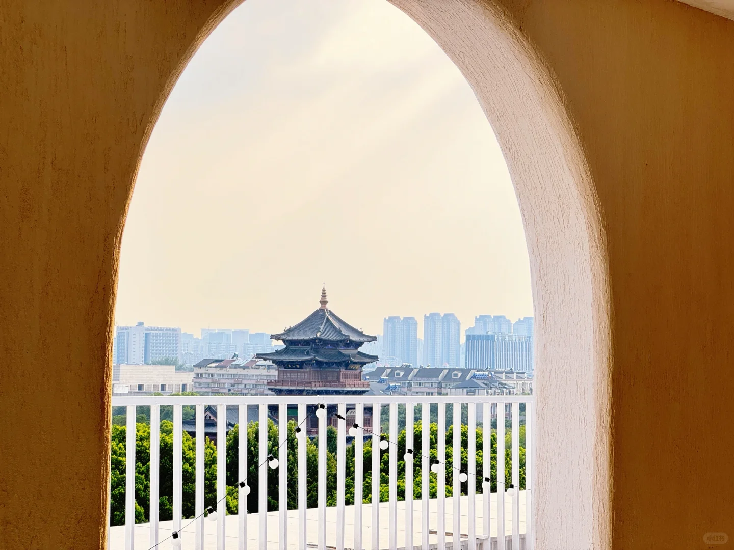 南京又火了一处非常适合旅行拍照打卡的小众地代 人非常多，沙滩绿植、仙人...