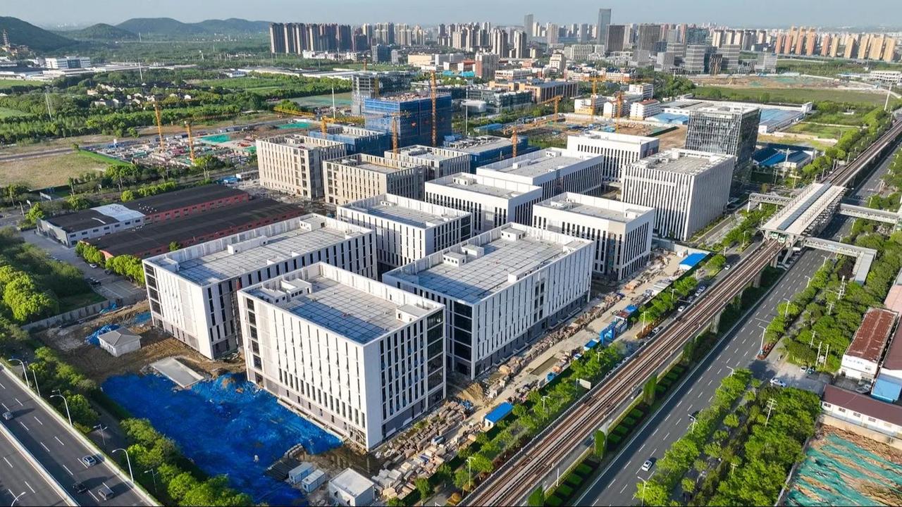 白沙洲百一园这地儿，一直挺让人惦记。之前它好像停滞了一段时间，大家都盼着它能重启