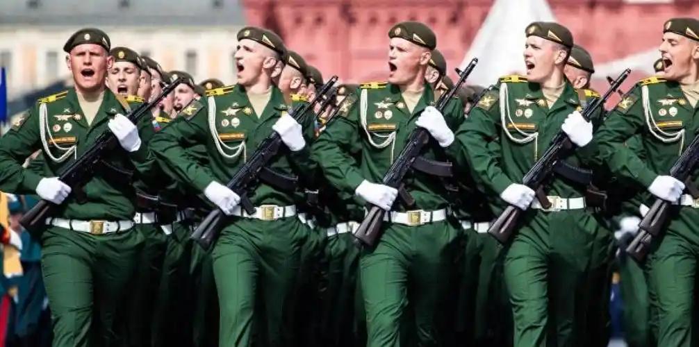 俄乌冲突持续之后，俄罗斯国内关于经济、人口、产业和长期发展方向的讨论不断升温。一