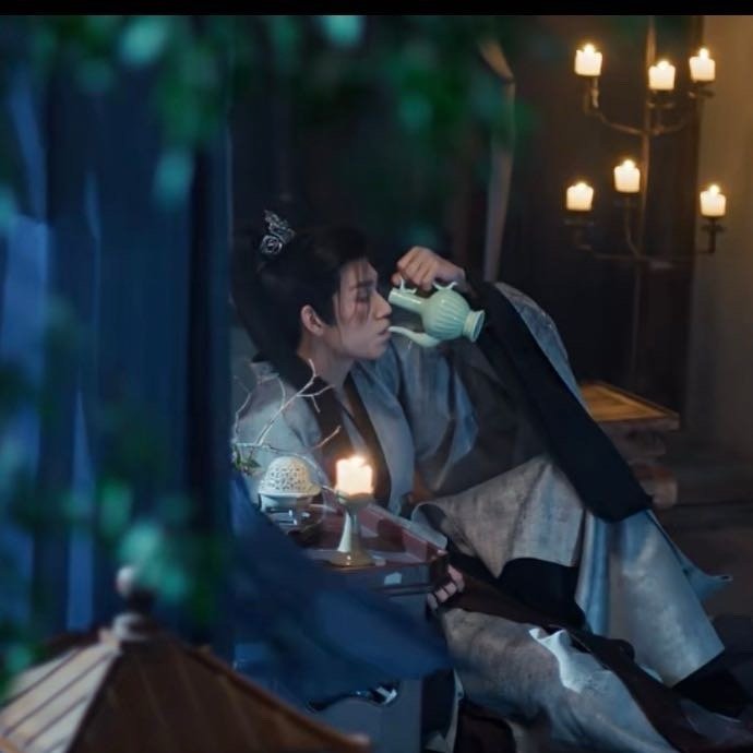 林沐然独一份的疯批破碎美逐玉 随元青从出场就带着疯劲儿，这次败了之后更明显。半躺