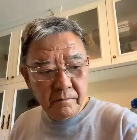 李立群：小翟啊，就因为你的论文问题，我那部《幸福一家人》全被禁了。

翟天临：李