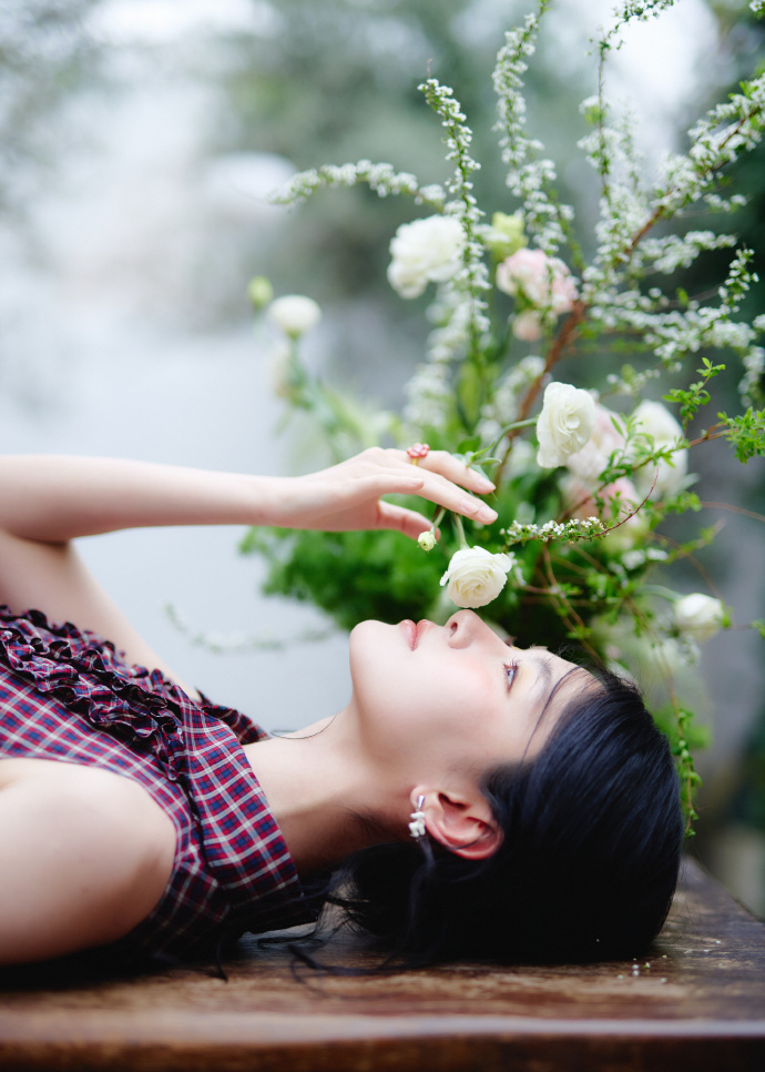 赵晴callback绛朱在金鱼缸洗脸 看到赵晴微博扫楼出发图，绛朱就像在金鱼缸洗