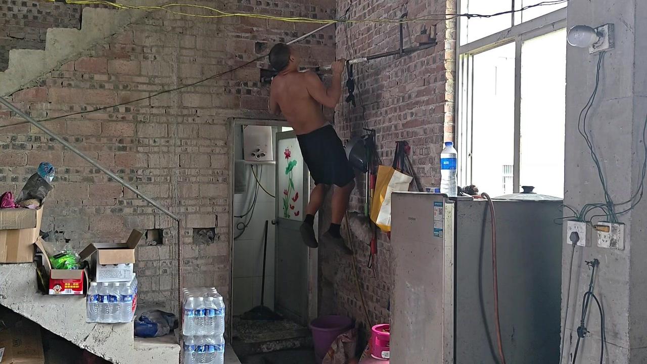 这就像给血管做“保养”：规律运动能让血管内皮多分泌一氧化氮，血管壁更柔软、僵硬度