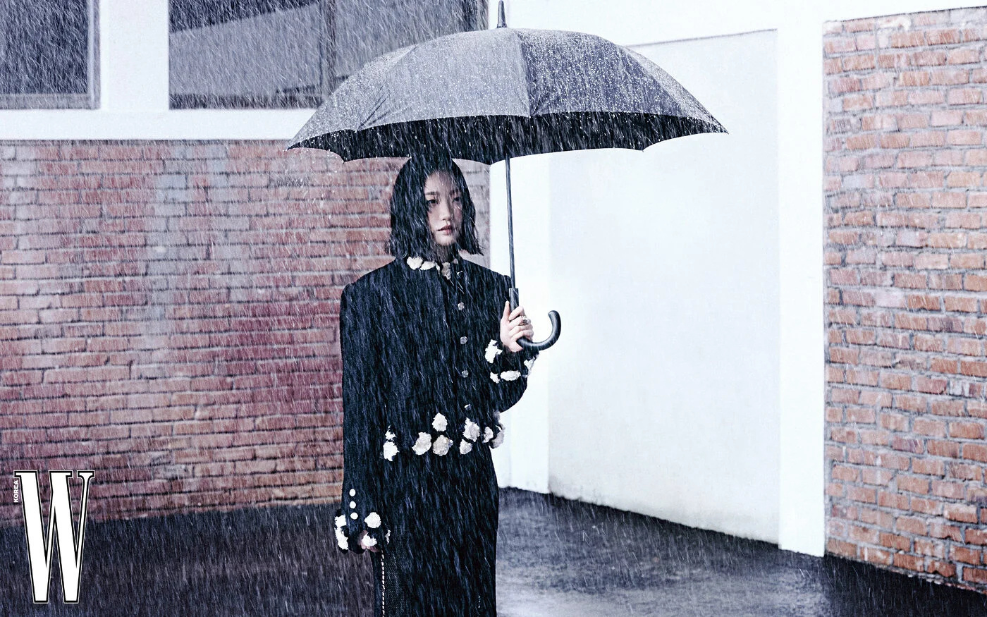 金高银 x ChanelW KOREA April 2026.4月刊封面黑白与彩