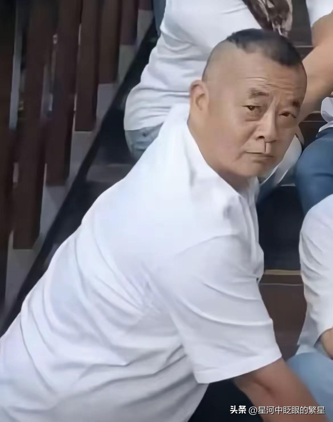 痛快！伊犁警方终于安排了，重庆“白嫖王”碰瓷酒店已正式立案，警方已经调取监控、聊
