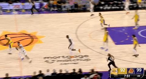 湖人的威廉姆斯连得5分，打停太阳！继续追分中... ​​​​