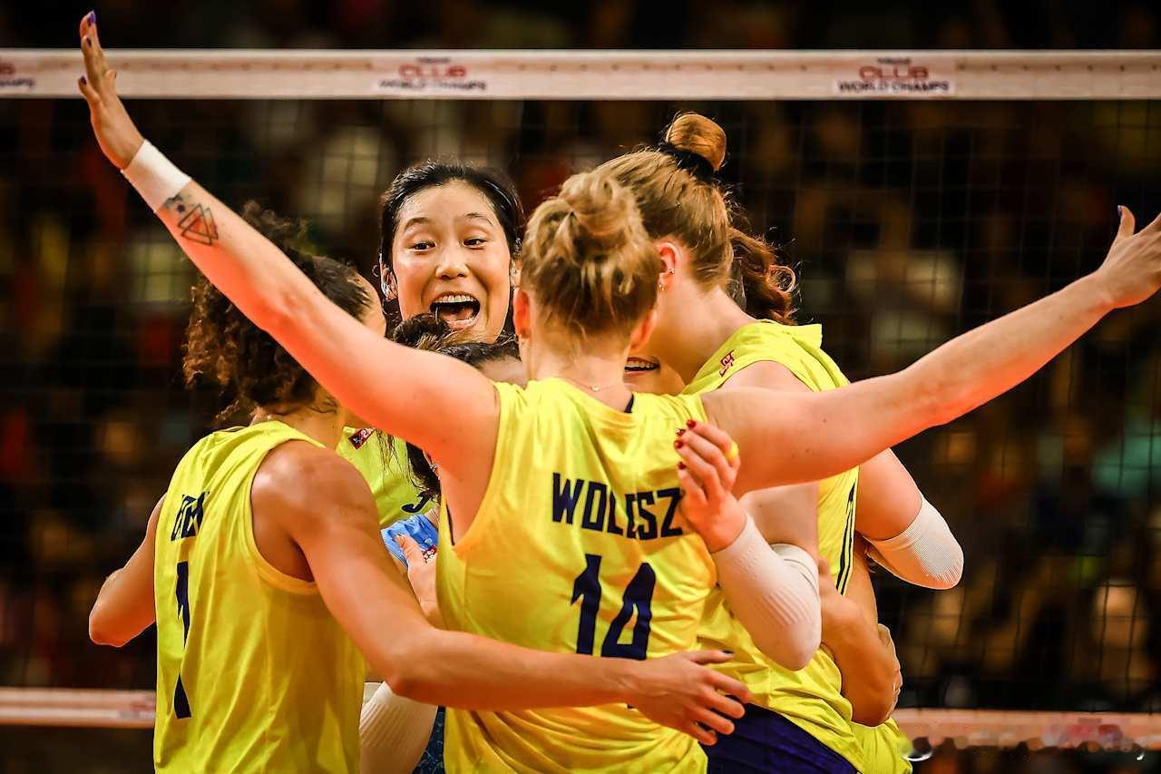 朱婷本场比赛科内送出失误高达30分。其中扣球失误被拦送分14分，哈克和加比合计送