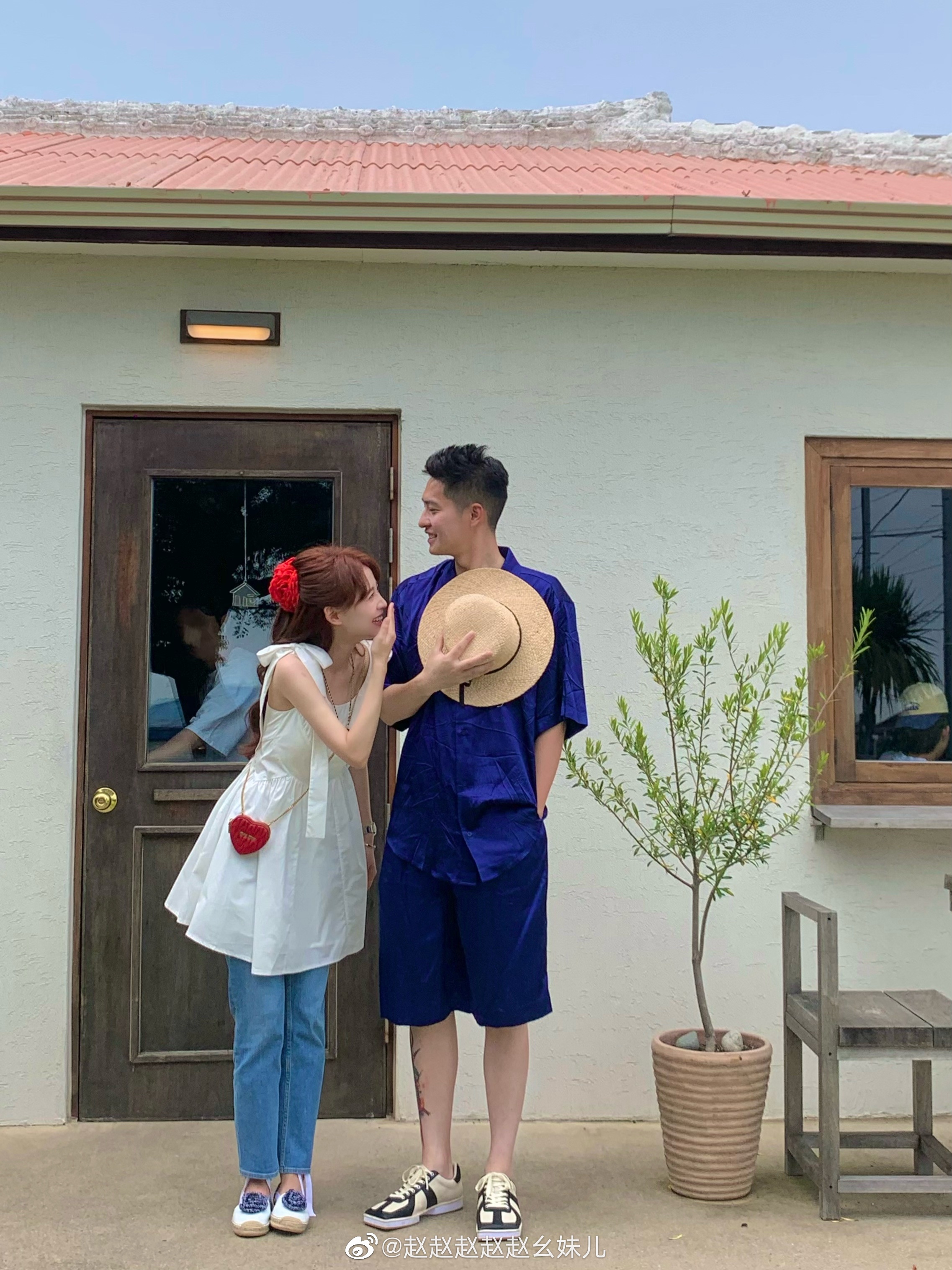 世界这本书 又与你一起多读了两页要一起去更多的地方 这是约定～ ​​​