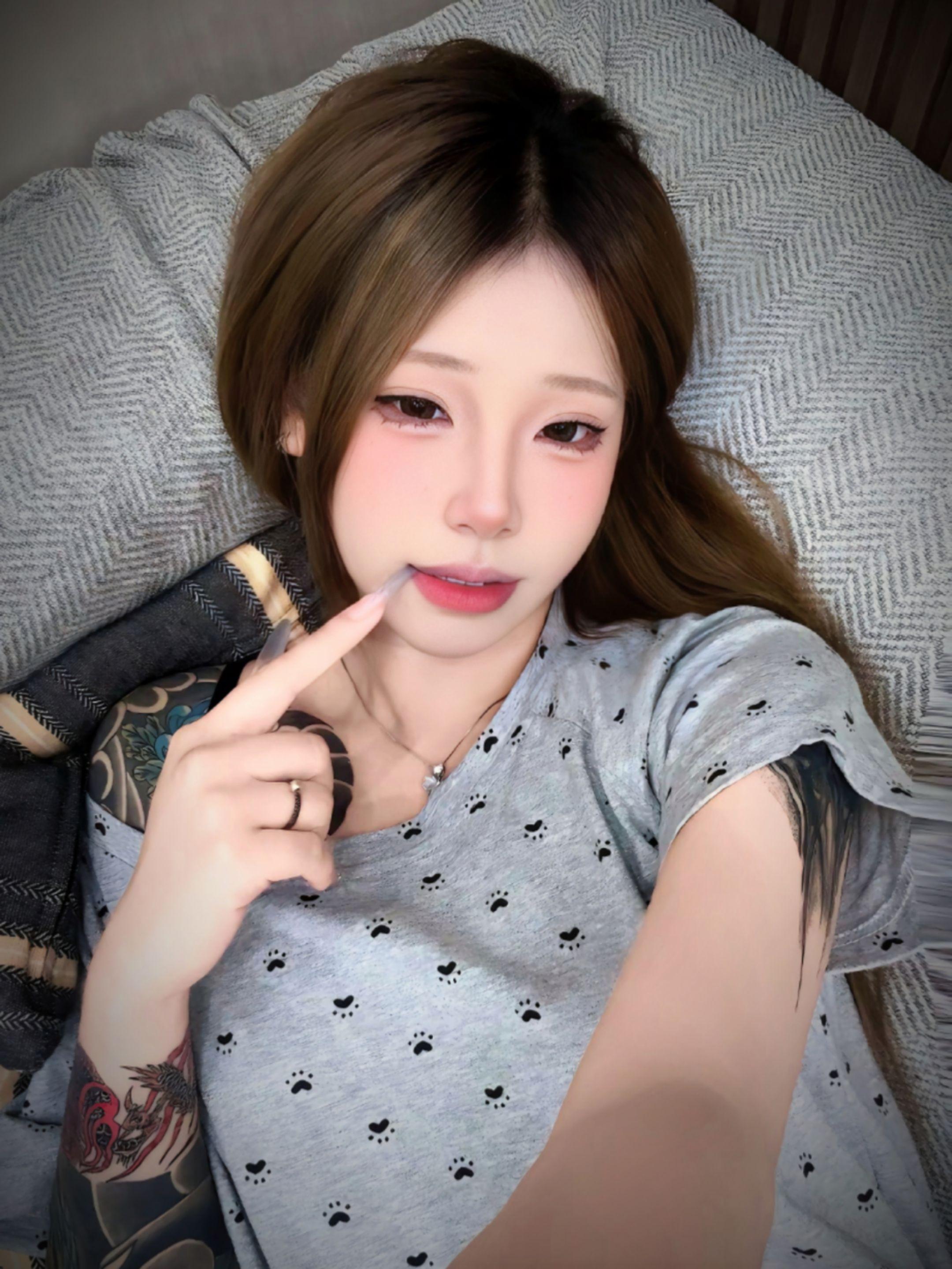 非要长得好看吗 花臂给你当枕头不行吗
