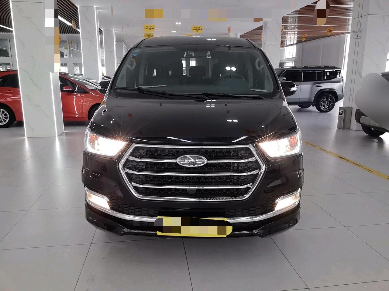 开年准备创业搞短视频，设备已经买好了，人员也在招募中，还差一辆集体出行的车；
为