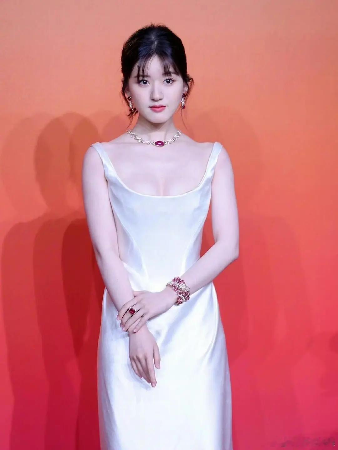 赵露思宝格丽场是不是吊打vogue？ ​​​