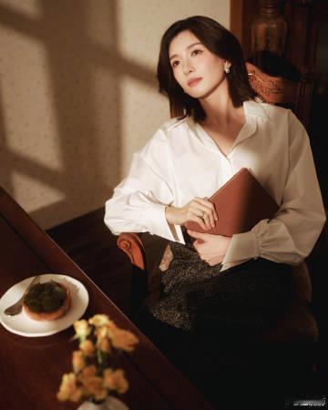 江疏影[超话] 知性大美人！！！岁月对你格外温柔[彩虹屁][彩虹屁][彩虹屁] 