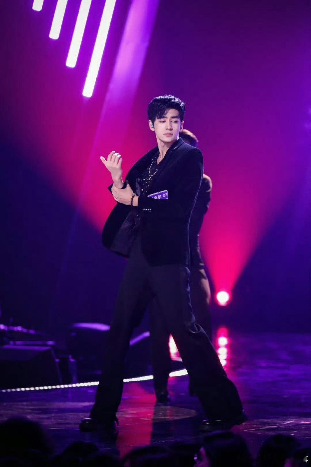 张卓尔资源声鸣远扬花少8+声生不息+跨年，迈利撒的资源链直接断层！ 