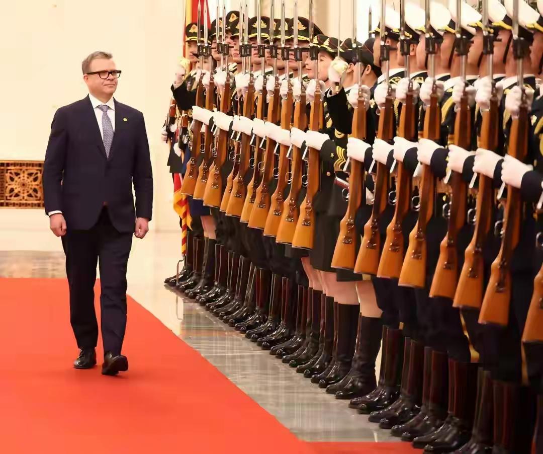 芬兰总理逛故宫秒变“中吹”：中国不是崛起，是回家！

首次访华的芬兰总理，站在太