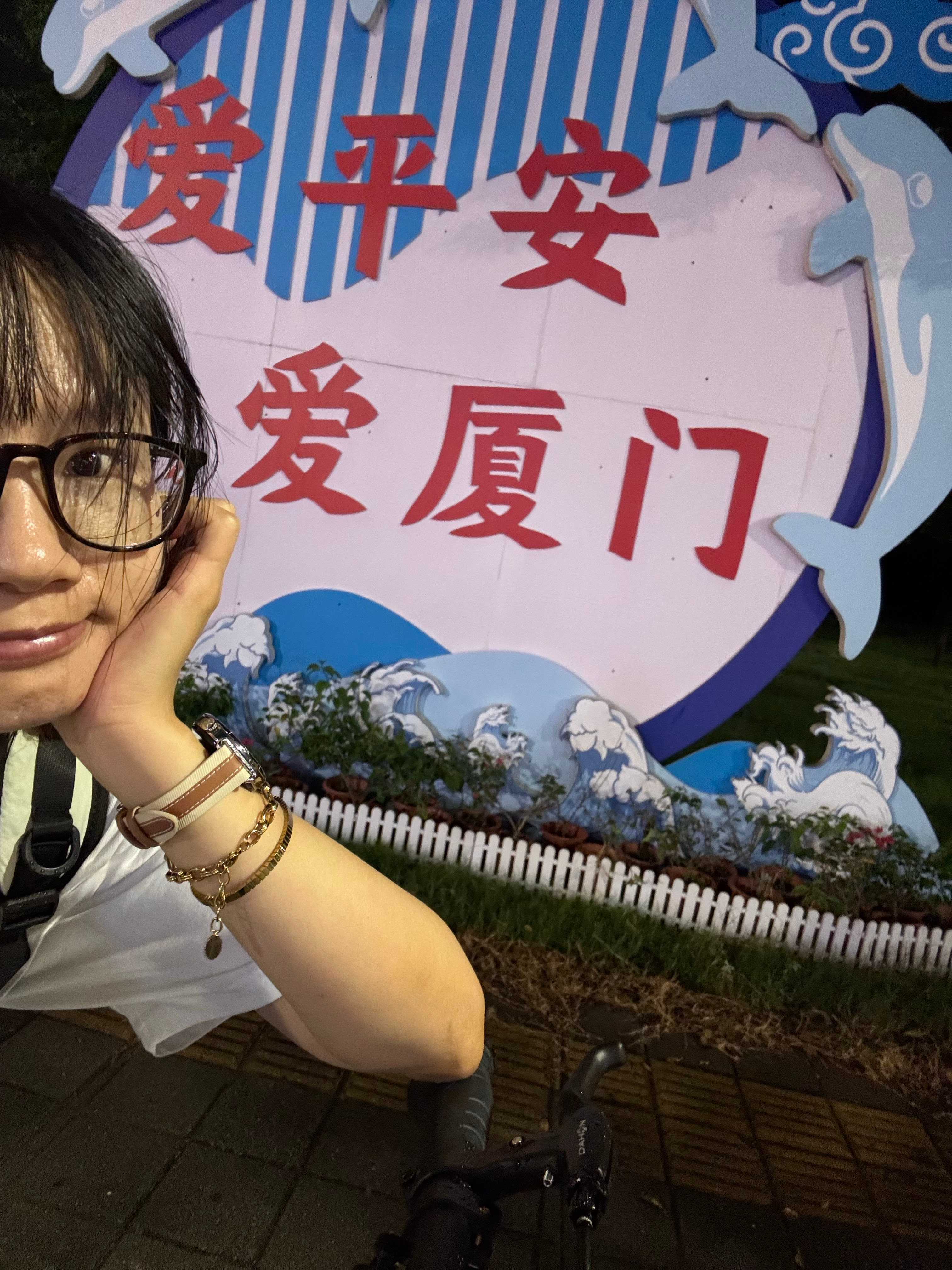 妈耶，骑车骑到小吃摊，相当于饿狼进到羊圈... 