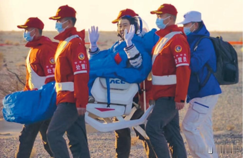 中国航天上演真实版太空救援！
神舟二十号因舷窗裂纹换乘返回
9天解决美国花了9个